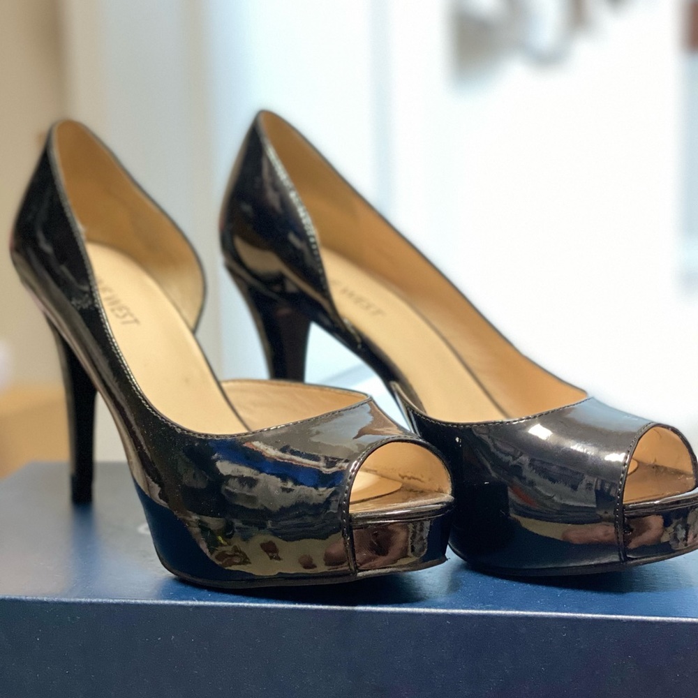 Nine West patent leather peep toe pumps